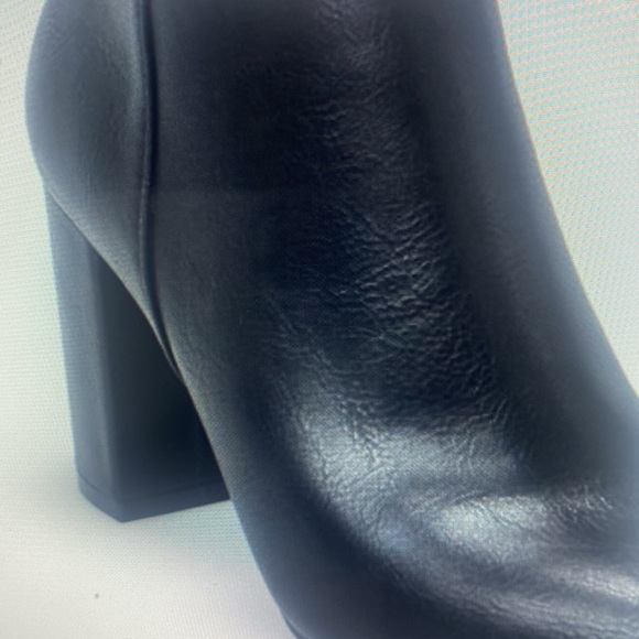 Black Booties Size 10 - Picture 3 of 5